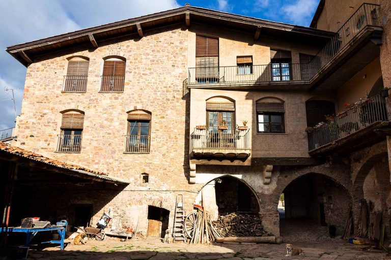 Casa Vilanova, Pujol